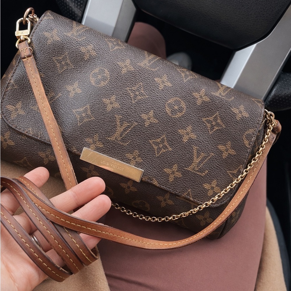 Louis Vuitton, favorite MM Crossbody Bag - Picture 2 of 16